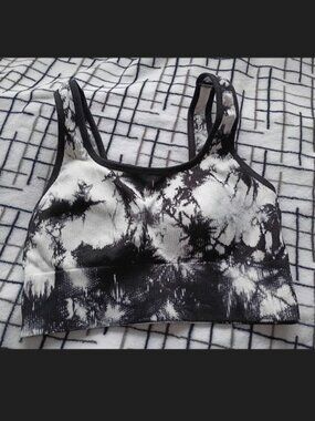 Avia Size Medium Black/White Tie Dye Sports Bra